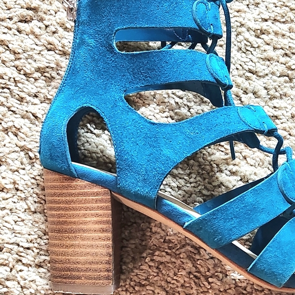 Marc Fisher Paradox Suede Gladiator Style 3 inch heel Size 8.5 Color Turquoise - Picture 6 of 12
